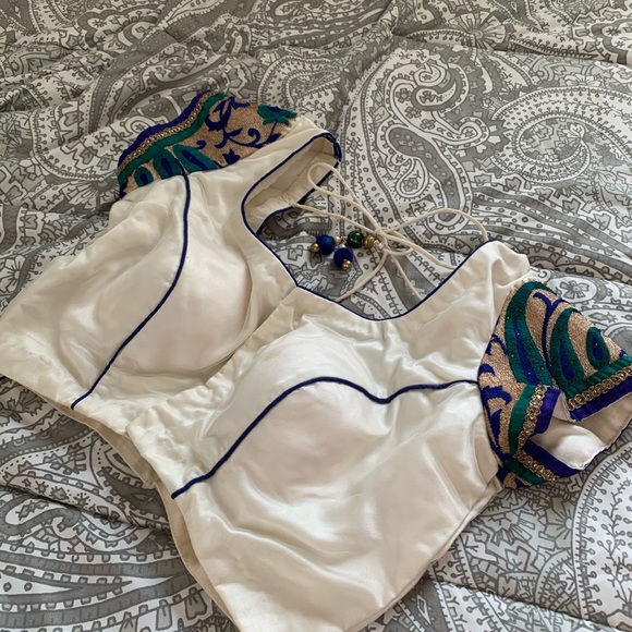 Sari, Indian dress - Picture 2 of 6